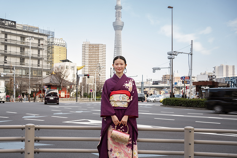 japanese woman celebrating coming age day posing city (3)
